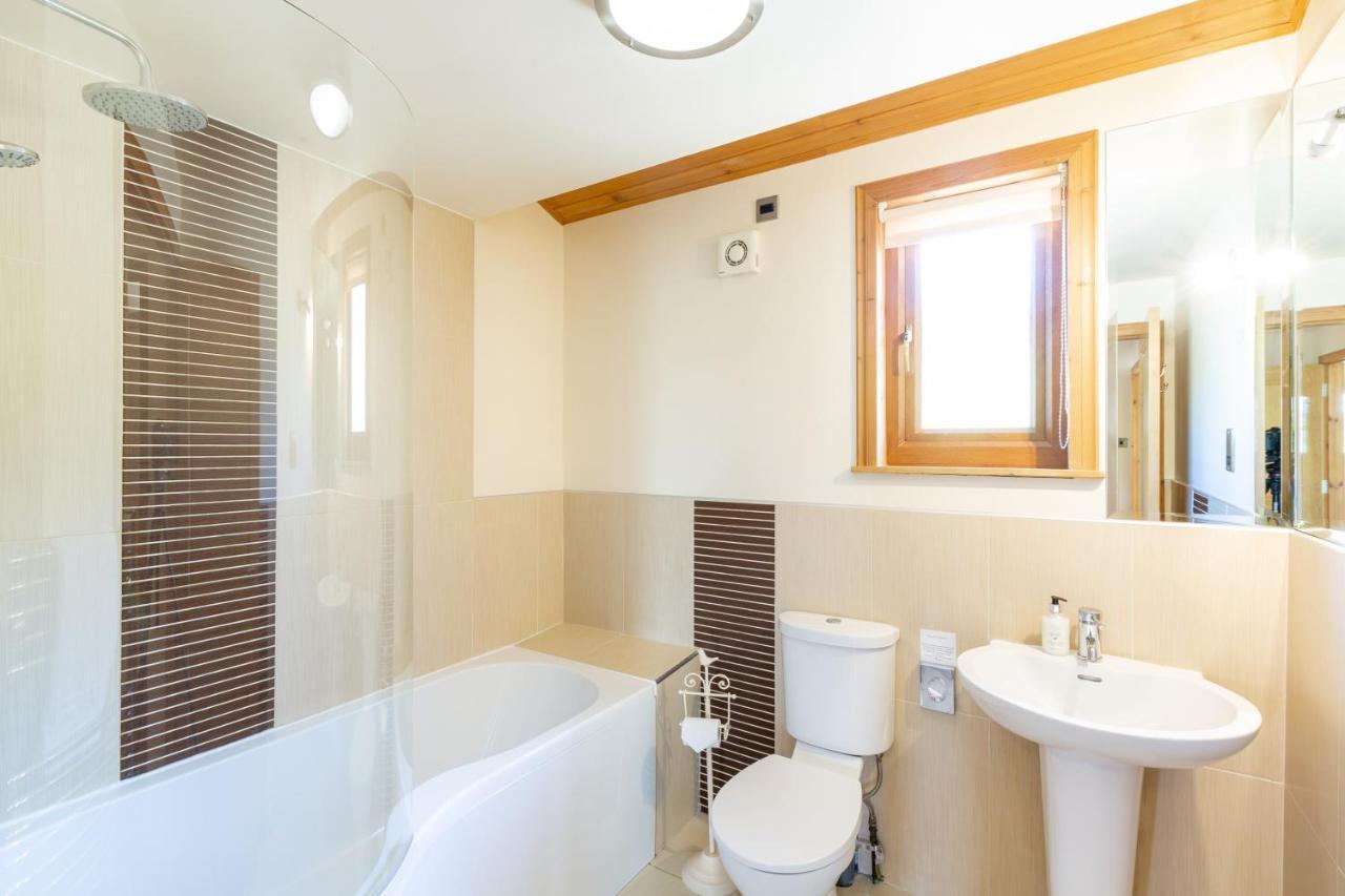 Douglas Fir Lodge With Hot Tub Near Cupar Fife Luthrie Εξωτερικό φωτογραφία