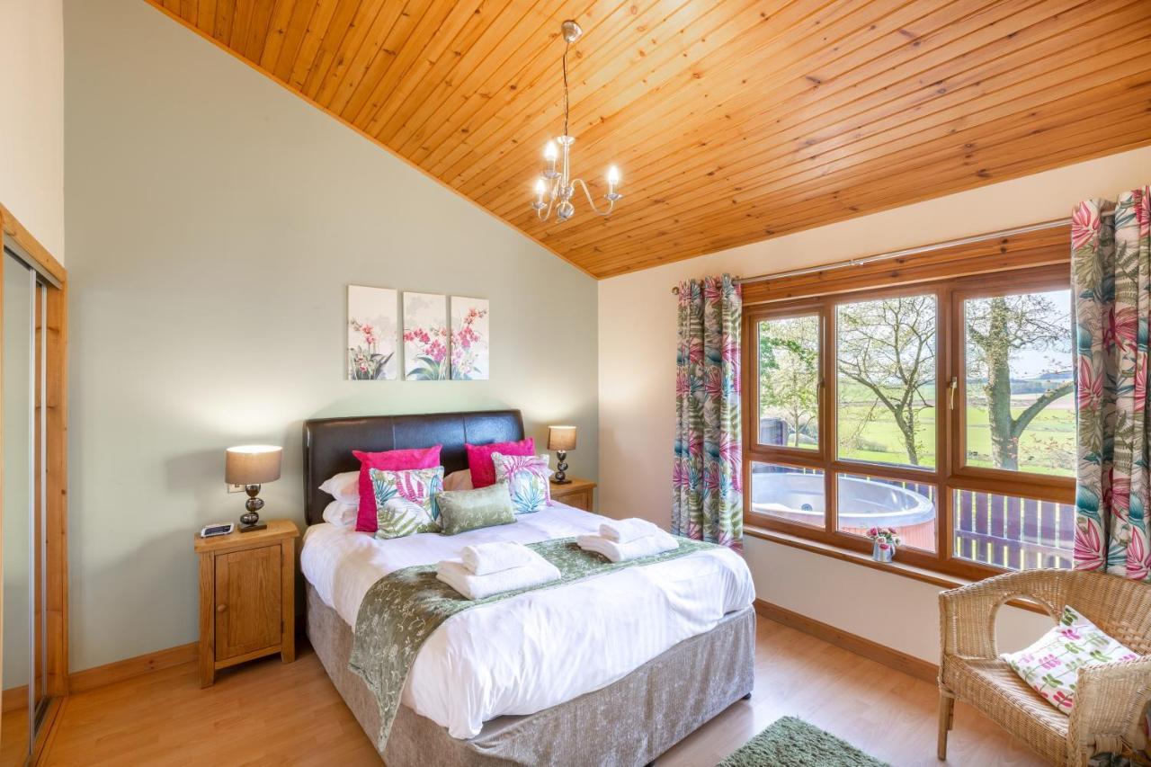 Douglas Fir Lodge With Hot Tub Near Cupar Fife Luthrie Εξωτερικό φωτογραφία